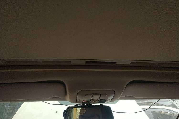 Used Brilliance H330 2013 1.5L Manual Luxury Model Headliner