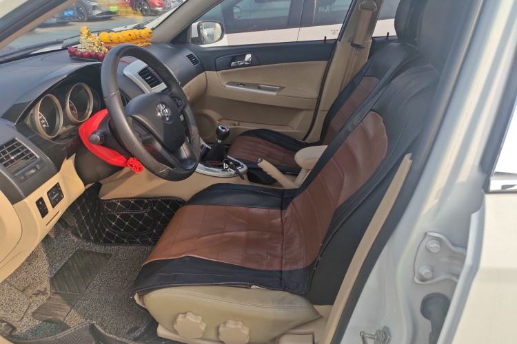 Used Brilliance H330 2013 1.5L Manual Luxury Model Interior 2