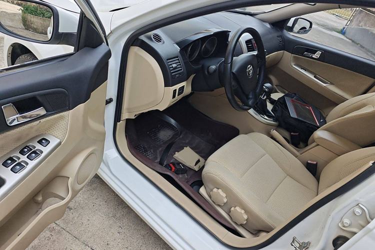 Used Brilliance H330 2013 1.5L Automatic Luxury Model Interior 3