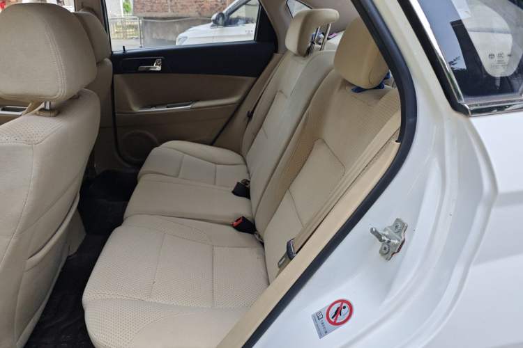 Used Brilliance H330 2013 1.5L Automatic Luxury Model Interior 4