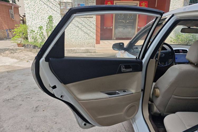 Used Brilliance H330 2013 1.5L Automatic Luxury Model Interior 8