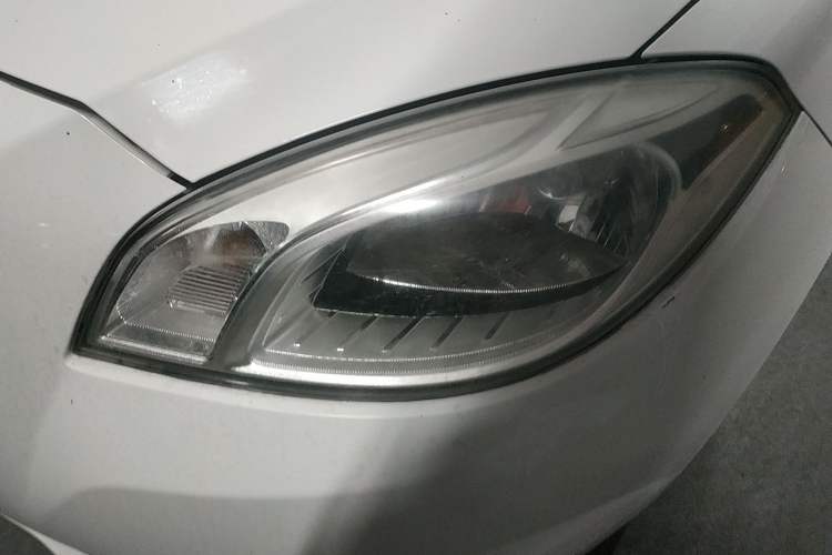 Used Brilliance H330 2013 1.5L Automatic Luxury Model Left Front Headlight