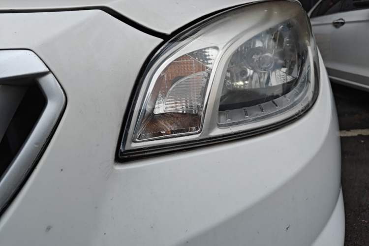 Used Brilliance H330 2013 1.5L Automatic Luxury Model Left Front Headlight