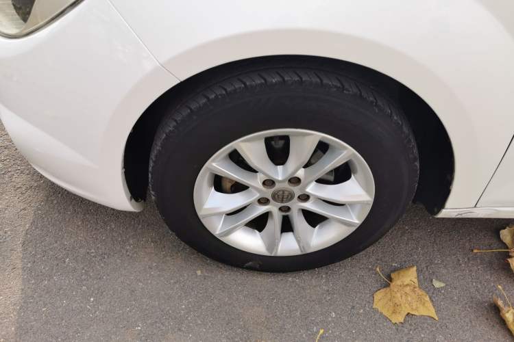 Used Brilliance H330 2013 1.5L Automatic Luxury Model Left Front Wheel Hub