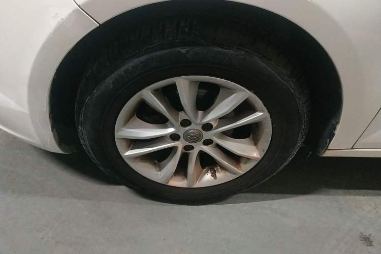 Used Brilliance H330 2013 1.5L Automatic Luxury Model Left Front Wheel Hub