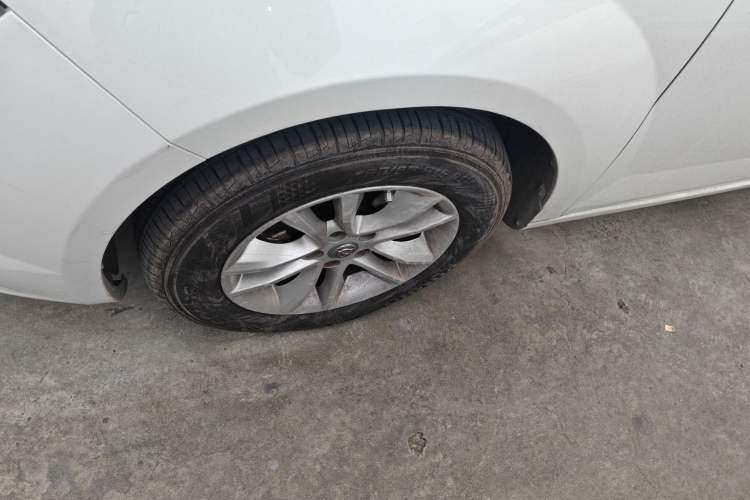 Used Brilliance H330 2013 1.5L Manual Luxury Model Left Front Wheel Hub
