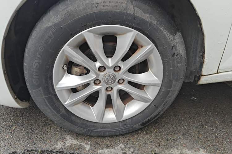 Used Brilliance H330 2013 1.5L Automatic Luxury Model Left Front Wheel Hub