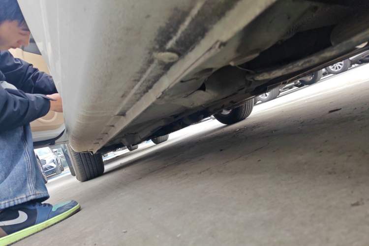 Used Brilliance H330 2013 1.5L Manual Luxury Model Left Side Sill