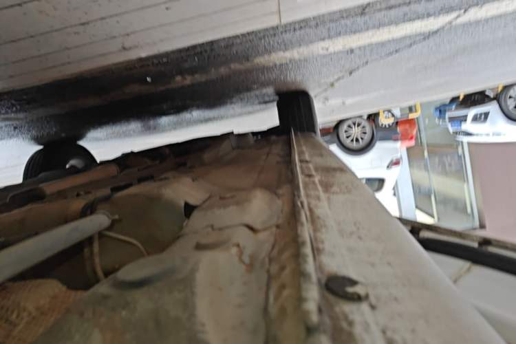 Used Brilliance H330 2013 1.5L Automatic Luxury Model Left Side Sill