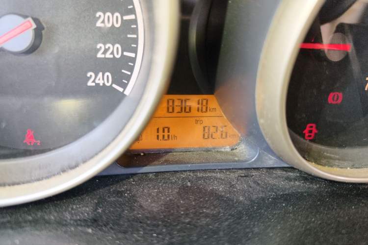 Used Brilliance H330 2013 1.5L Automatic Luxury Model Odometer Close Up