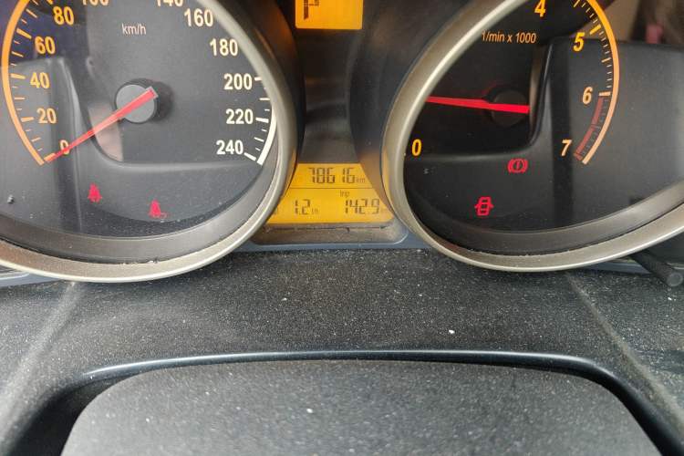 Used Brilliance H330 2013 1.5L Automatic Luxury Model Odometer Close Up