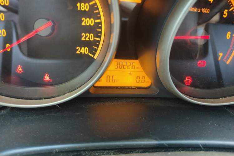 Used Brilliance H330 2013 1.5L Automatic Comfort Edition Odometer Close Up