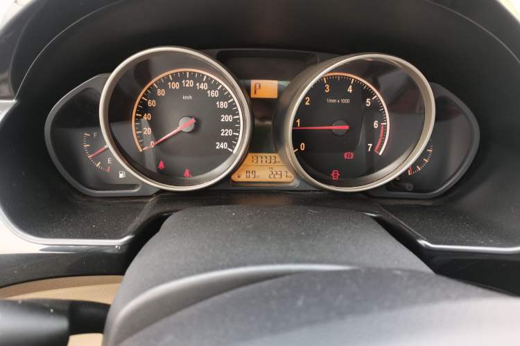 Used Brilliance H330 2013 1.5L Automatic Luxury Model Odometer Close Up