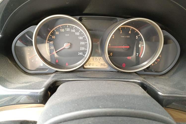 Used Brilliance H330 2013 1.5L Manual Comfort Model Odometer Close Up