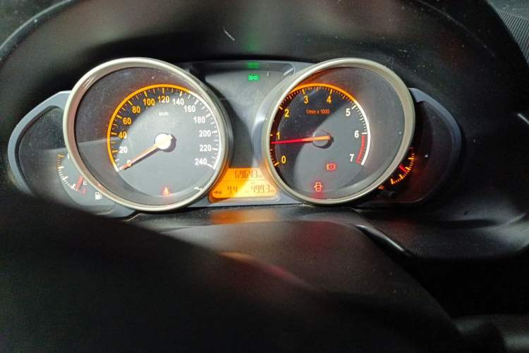 Used Brilliance H330 2013 1.5L Manual Comfort Model Odometer Close Up