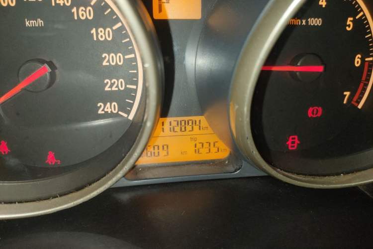Used Brilliance H330 2013 1.5L Automatic Luxury Model Odometer Close Up