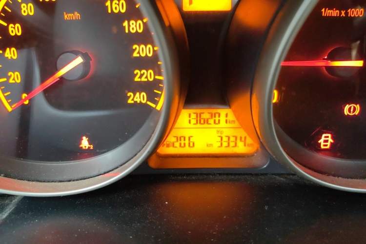 Used Brilliance H330 2013 1.5L Automatic Luxury Model Odometer Close Up