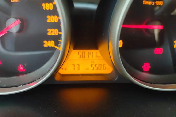 Used Brilliance H330 2013 1.5L Manual Luxury Model Odometer Close Up