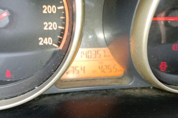 Used Brilliance H330 2013 1.5L Automatic Luxury Model Odometer Close Up