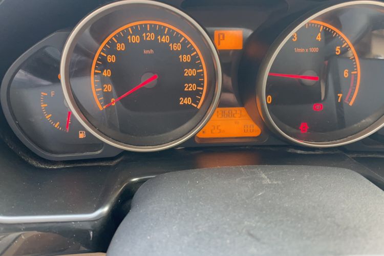 Used Brilliance H330 2013 1.5L Automatic Luxury Model Odometer Close Up