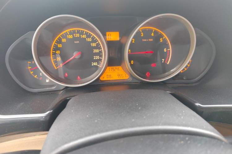 Used Brilliance H330 2013 1.5L Automatic Luxury Model Odometer Close Up