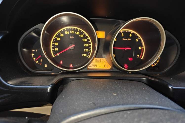 Used Brilliance H330 2013 1.5L Automatic Luxury Model Odometer Close Up