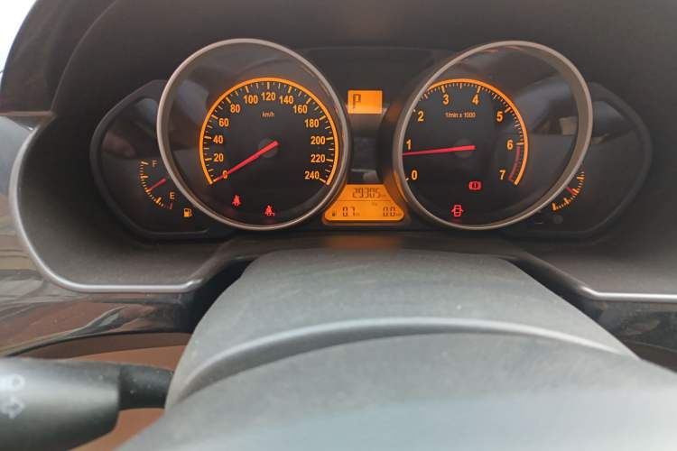 Used Brilliance H330 2013 1.5L Automatic Comfort Edition Odometer Close Up