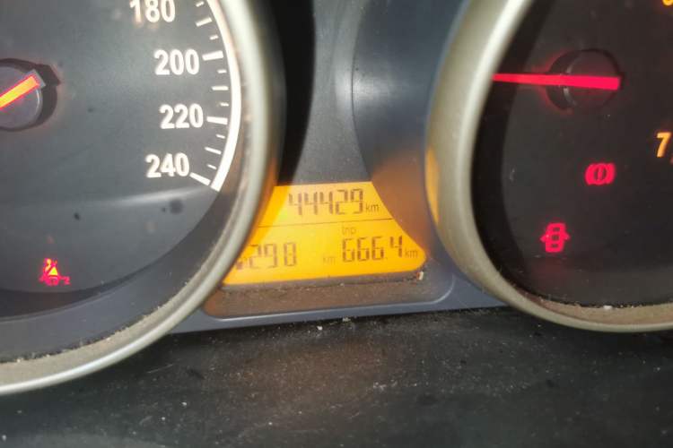 Used Brilliance H330 2013 1.5L Manual Luxury Model Odometer Close Up