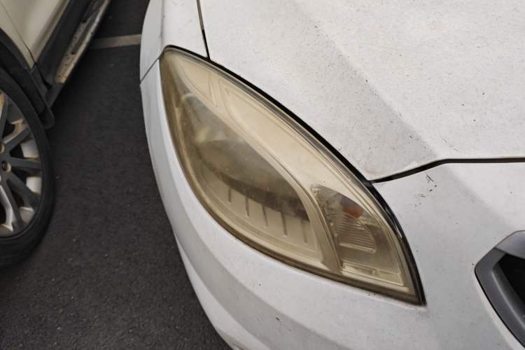 Used Brilliance H330 2013 1.5L Automatic Luxury Model Right Front Headlight