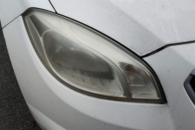 Used Brilliance H330 2013 1.5L Automatic Luxury Model Right Front Headlight