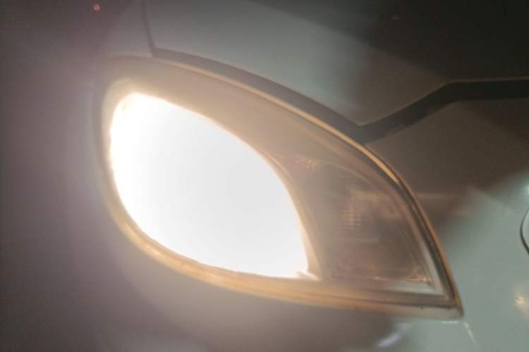 Used Brilliance H330 2013 1.5L Manual Comfort Model Right Front Headlight