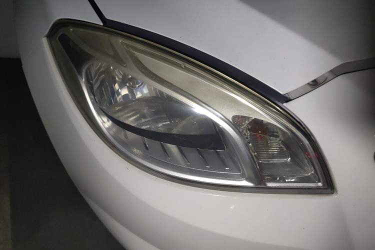 Used Brilliance H330 2013 1.5L Automatic Luxury Model Right Front Headlight