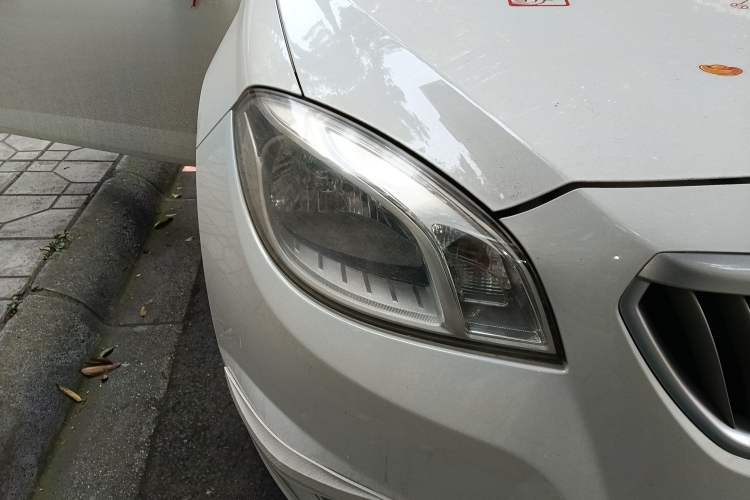 Used Brilliance H330 2013 1.5L Automatic Luxury Model Right Front Headlight