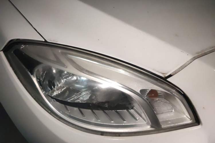 Used Brilliance H330 2013 1.5L Automatic Luxury Model Right Front Headlight
