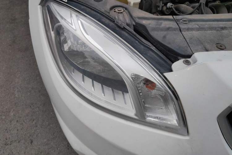 Used Brilliance H330 2013 1.5L Automatic Luxury Model Right Front Headlight