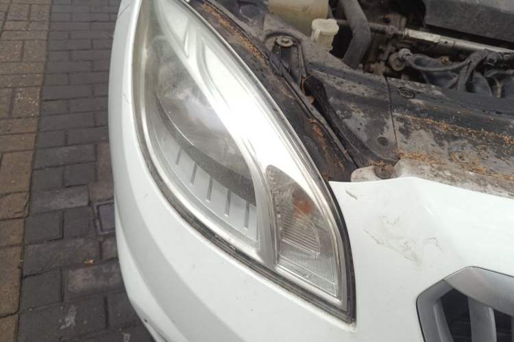 Used Brilliance H330 2013 1.5L Automatic Luxury Model Right Front Headlight