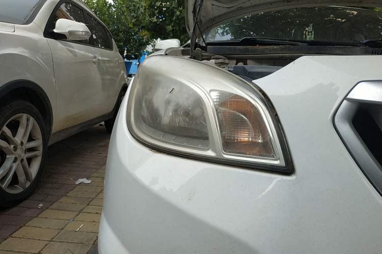 Used Brilliance H330 2013 1.5L Manual Luxury Model Right Front Headlight
