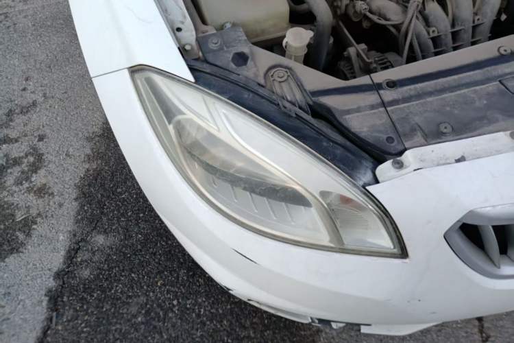 Used Brilliance H330 2013 1.5L Automatic Comfort Edition Right Front Headlight
