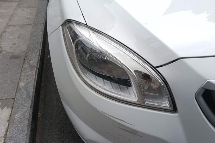 Used Brilliance H330 2013 1.5L Automatic Luxury Model Right Front Headlight