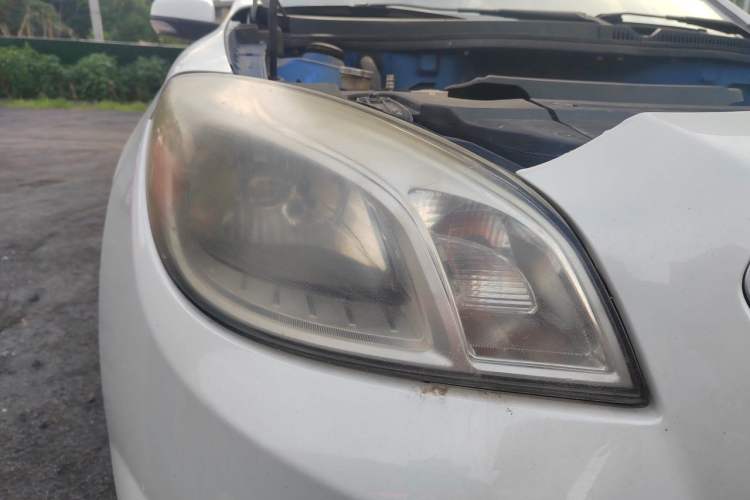 Used Brilliance H330 2013 1.5L Automatic Luxury Model Right Front Headlight