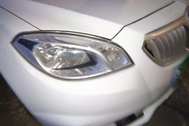 Used Brilliance H330 2013 1.5L Automatic Luxury Model Right Front Headlight