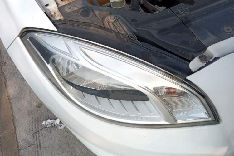 Used Brilliance H330 2013 1.5L Manual Comfort Model Right Front Headlight