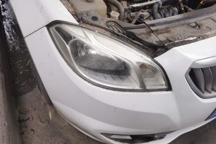 Used Brilliance H330 2013 1.5L Manual Luxury Model Right Front Headlight