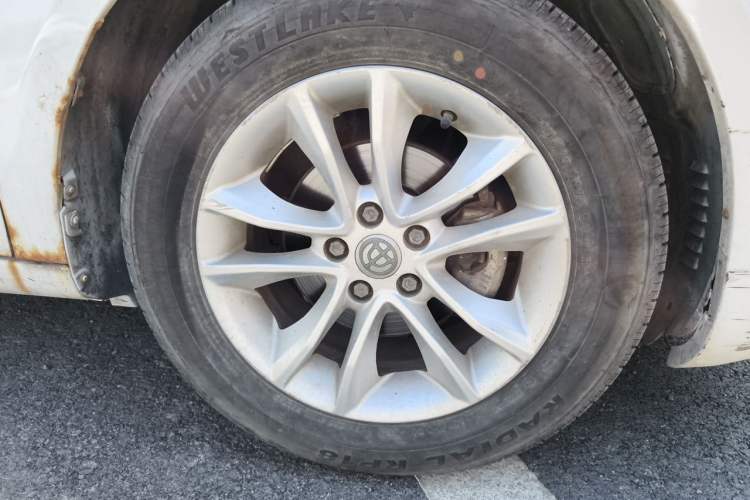 Used Brilliance H330 2013 1.5L Automatic Luxury Model Right Front Wheel Hub
