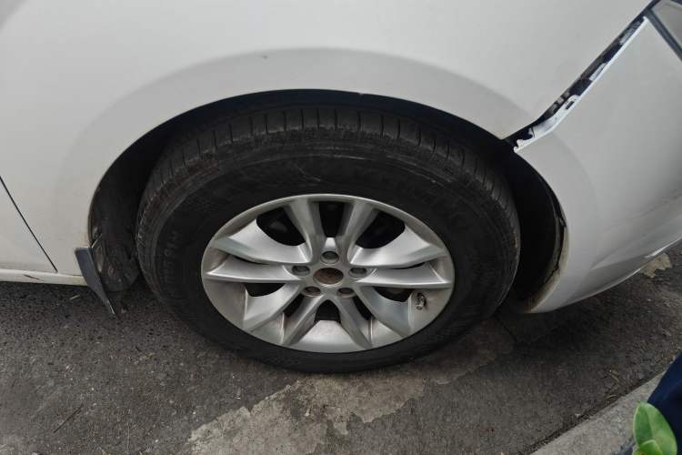 Used Brilliance H330 2013 1.5L Automatic Luxury Model Right Front Wheel Hub