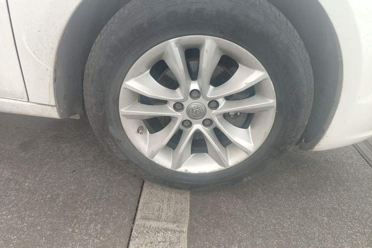 Used Brilliance H330 2013 1.5L Automatic Luxury Model Right Front Wheel Hub
