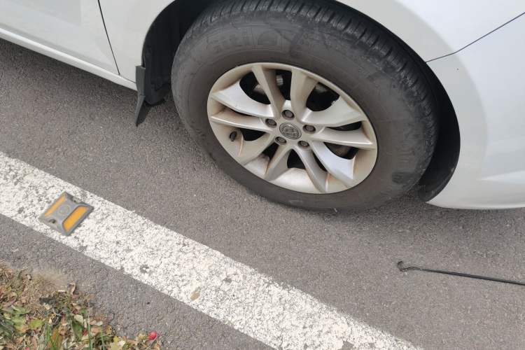 Used Brilliance H330 2013 1.5L Automatic Luxury Model Right Front Wheel Hub