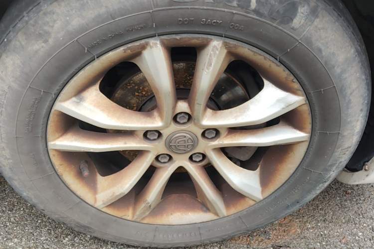 Used Brilliance H330 2013 1.5L Automatic Luxury Model Right Front Wheel Hub