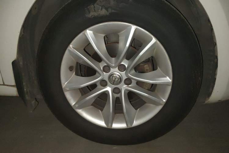 Used Brilliance H330 2013 1.5L Automatic Luxury Model Right Front Wheel Hub