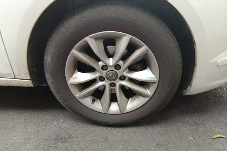 Used Brilliance H330 2013 1.5L Automatic Luxury Model Right Front Wheel Hub